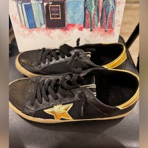 ✨ Shu Shop Penny Black & Gold Star Sneakers – Women’s Size 8 ✨